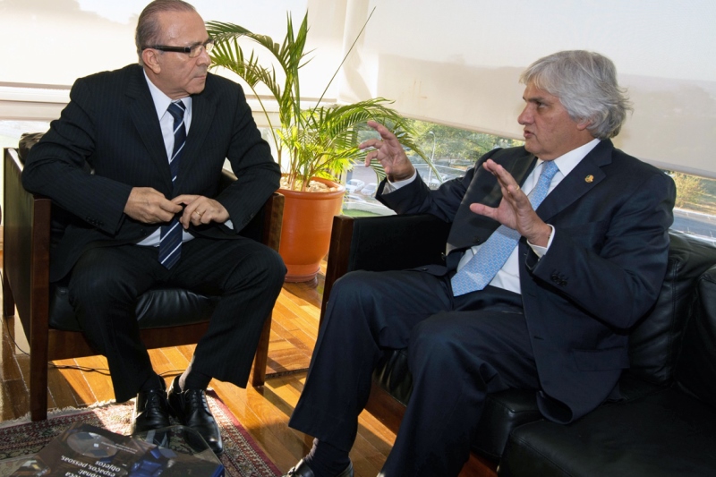 Delcidio-discutiu-com-Padilha-a-questão-dos-cargos-federais-em-MS