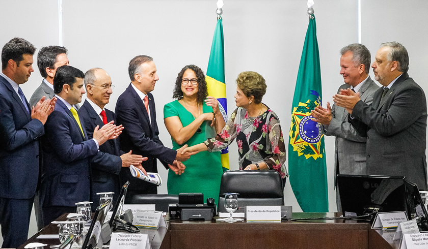 Dilma base