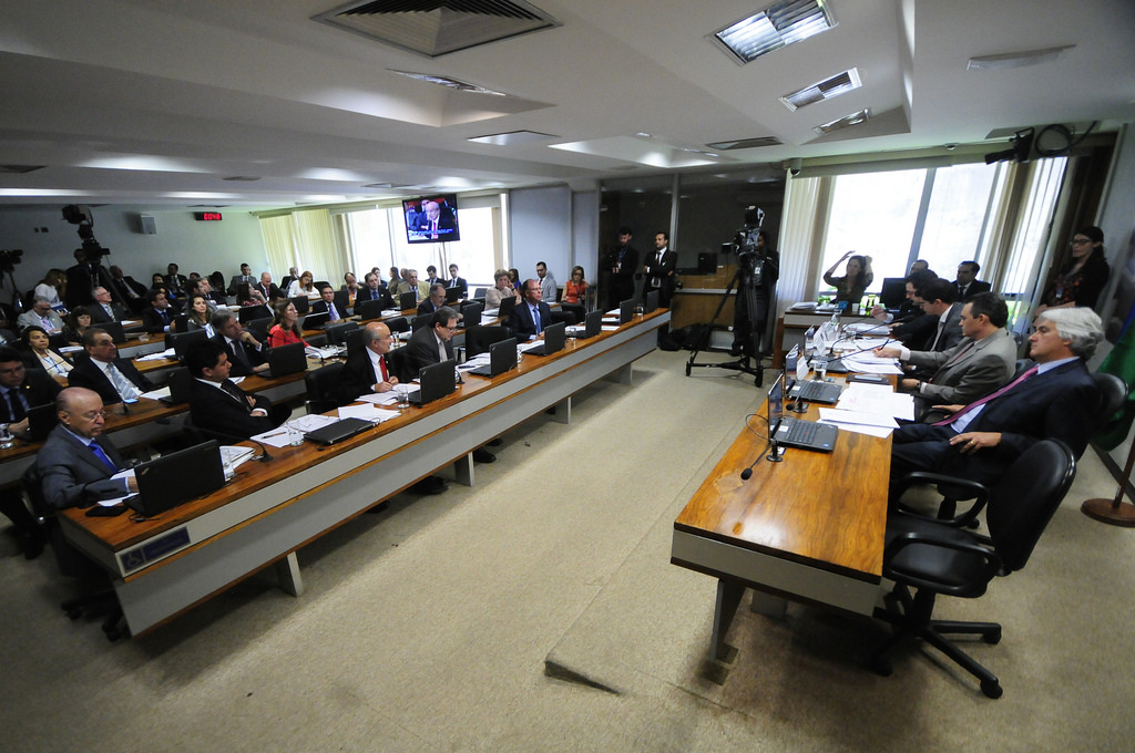 cae reuniao7120 f11be70f51 b