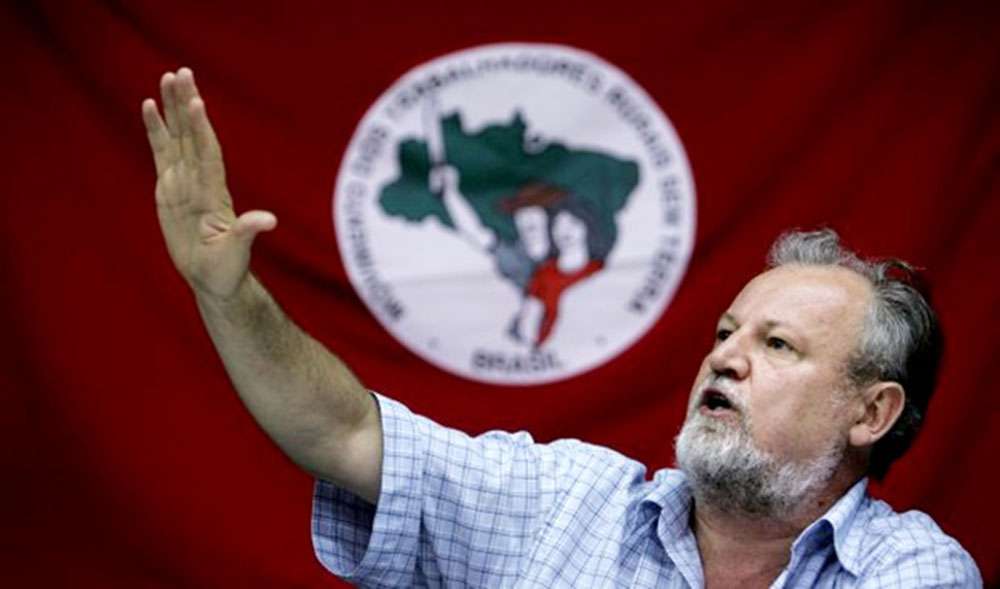 cartaz-oferece-recompensa-por-joao-pedro-stedile-vivo-ou-morto
