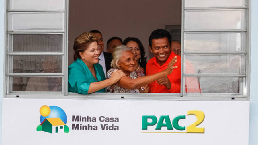 dilma 16 presidente-entrega-casas