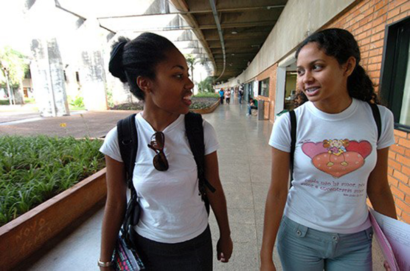 jovens negros ensino medio