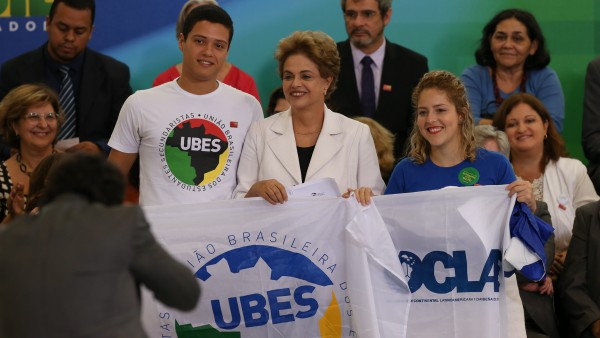 dilma-movimentos-educa----o-democracia-contra-golpe-Foto-LulaMarquesAg--nciaPT-4-600x338