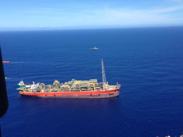 MB explosao navio petrobras Foto Marinha do Brasil-12-02-2015009-850x637