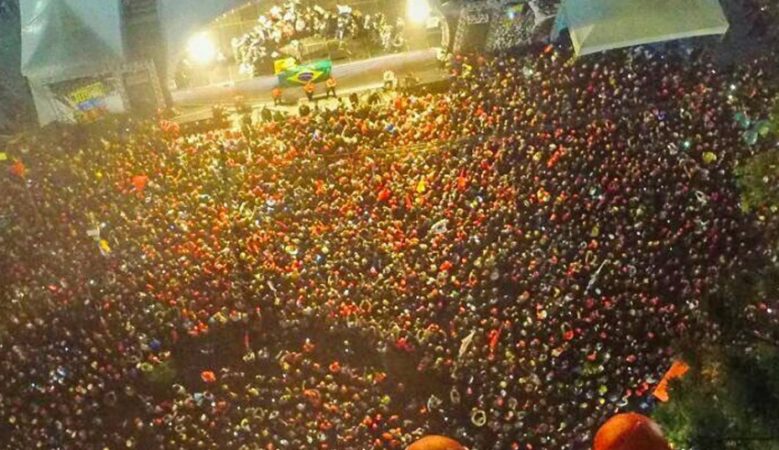 Ato em Curitiba em defesa de Lula