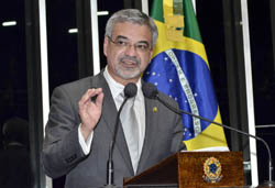 PT apóia Dilma e defende Estado forte no combate à corrupção