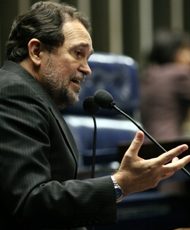 Pinheiro pede recursos para a saúde sem criação de impostos
