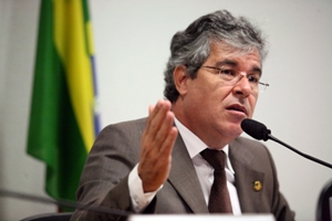 Jorge Viana deseja força ao ex-presidente Lula
