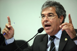 Jorge Viana condena ação da Polícia do Senado