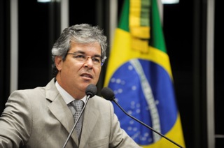 Viana homenageia Sócrates: “O Brasil inteiro ficou triste”