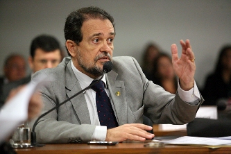 Walter Pinheiro ajuda nas negociações com a PM-BA