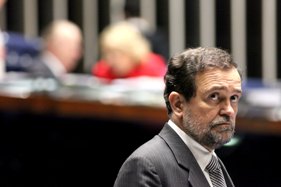 Partidos pedem investigação sobre congressistas ligados a Cachoeira