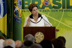 Dilma faz duras críticas aos juros cobrados pelos bancos