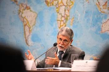 Brasil precisa investir em defesa como os demais Brics, diz Celso Amorim