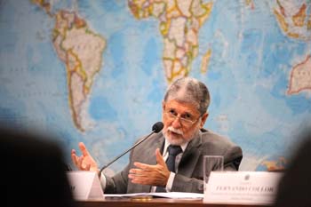 Brasil precisa investir em defesa como os demais Brics, diz Celso Amorim