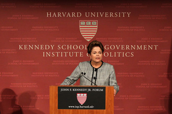 Em Harvard, presidenta Dilma compara “Brasis” pré e pós-Lula