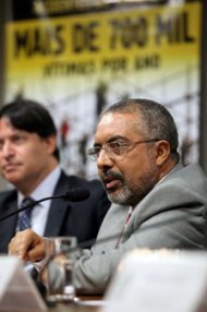 Paulo Paim defende desaposentação para trabalhador da iniciativa privada