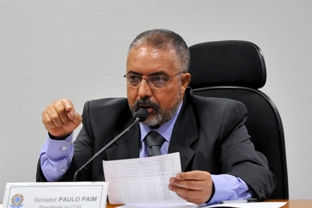 Delegado da ditadura é arquivo vivo, diz Paulo Paim