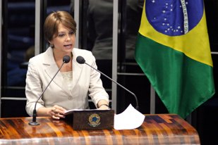Ângela Portela se soma ao movimento “Veta, Dilma”