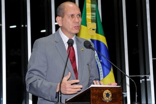 Aníbal comemora pesquisa que diz que PT ajuda Brasil a crescer