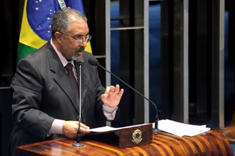 Paulo Paim chama atenção para direitos dos idosos