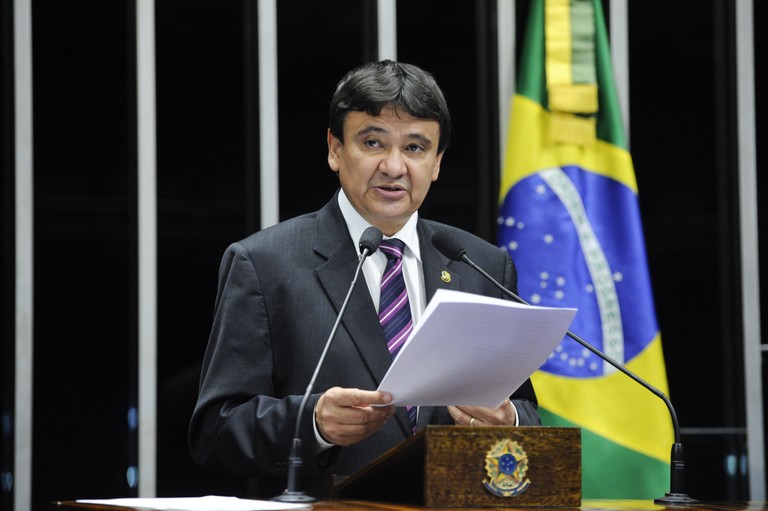 Wellington comemora ampliação de médicos no Piauí