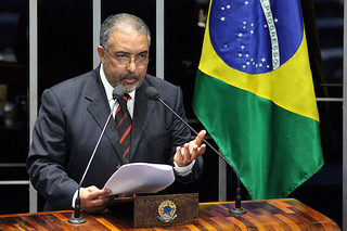 Paim: pacto proposto por Dilma deve incluir a sociedade