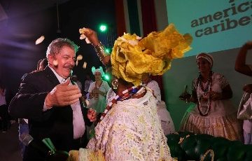 Lula aponta preconceito na resistência a médicos estrangeiros