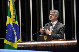 Humberto Costa cobra urgência na votação da reforma política
