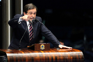 Senador Walter Pinheiro votou contra a minirreforma eleitoral
