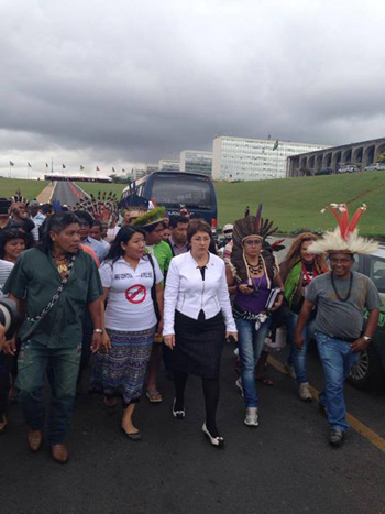 Ana Rita lamenta dificuldade imposta aos índios no acesso ao Senado