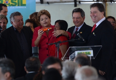 Dilma sanciona transmissão hereditária da licença de táxi