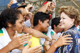 Mais Médicos concretiza pacto pela Saúde, diz Dilma