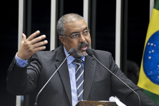 Paulo Paim pede pressa na votação das dívidas estaduais