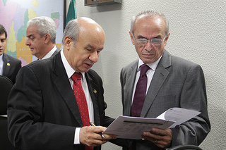 Pimentel apresenta relatório sobre renegociação de dívidas agrícolas