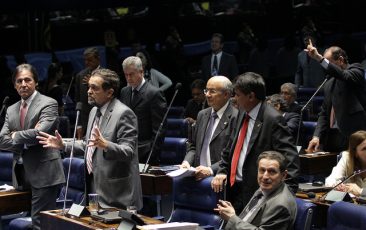 PMDB e PSDB adiam apreciação do voto aberto mais uma vez