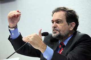 Pinheiro condena obstrução de tucanos ao voto aberto