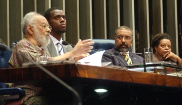 Senado aprova criação da Comenda Abdias Nascimento
