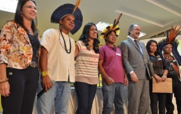 Governo anuncia construção de 120 escolas indígenas