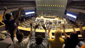 Congresso anula sessão que destituiu Jango e trouxe a ditadura