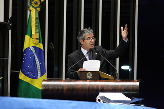 Viana quer apuração dos abusos contra petistas presos em Brasília