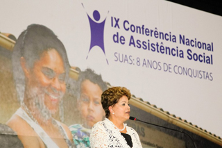 “Benefícios sociais são direitos legítimos”, diz Dilma