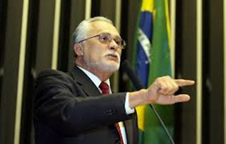 José Genoino apresenta carta de renúncia à Mesa Diretora