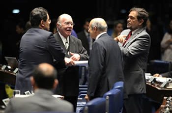 Boicote do PSDB surpreende senadores e  impede votação do PNE
