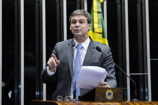 Senadores do PT querem que Brasil lidere discussão sobre espionagem