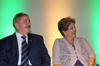 “Ele está maravilhoso de humor”, diz Dilma ao visitar Lula