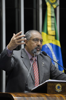 Paulo Paim apresenta balanço do início do ano legislativo