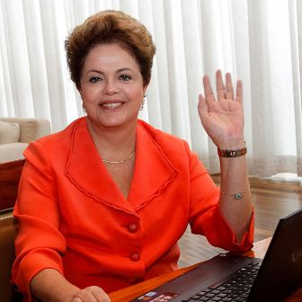Dilma, em contato com internautas, enaltece o Marco Civil