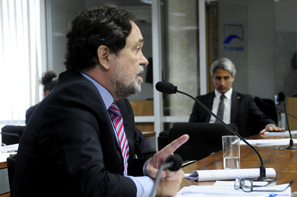 Pinheiro defende votação do marco civil da internet até dia 23