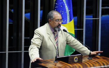 Paulo Paim presta homenagem a Jair Rodrigues